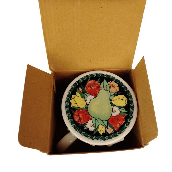 Tulips Hues and Brews Lidded Mug & Tea Infuser Insert Lid used as a coaster - Picture 7 of 7